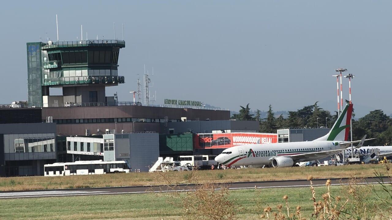 Chiude la pista dell’aeroporto Marconi di Bologna: cosa cambia e le date