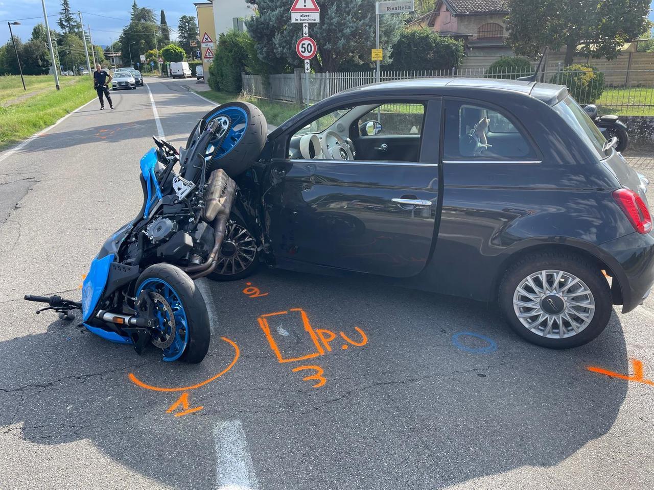 Scontro tra auto e moto a Capriolo: ferito un 31enne