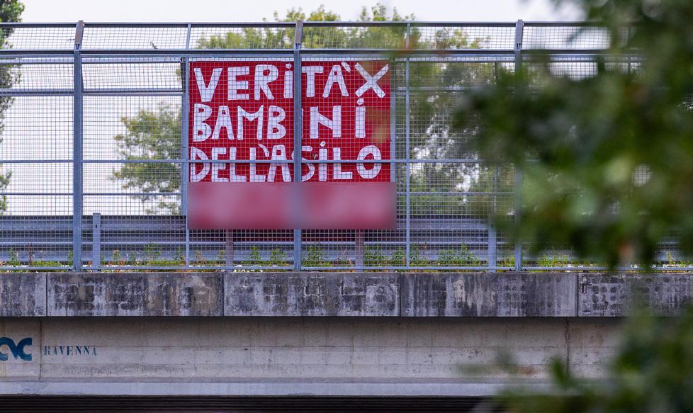 Provincia di Ferrara, il caso delle violenze all’asilo si allarga: «Una generazione intera coinvolta»