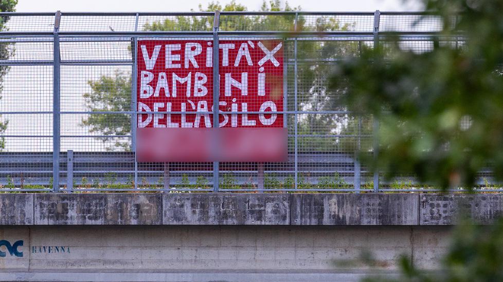 Provincia di Ferrara, il caso delle violenze all’asilo si allarga: «Una generazione intera coinvolta»