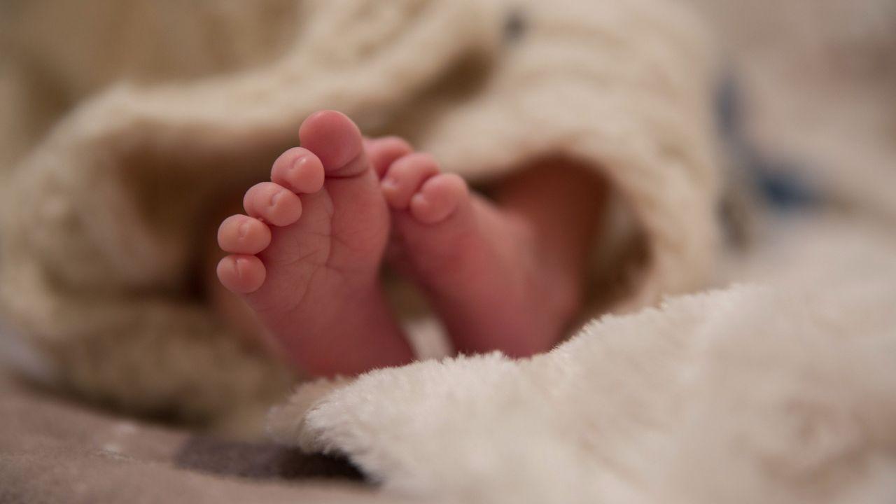 Arezzo, bambino nasce in auto. L’ambulanza diretta sul posto coinvolta in incidente