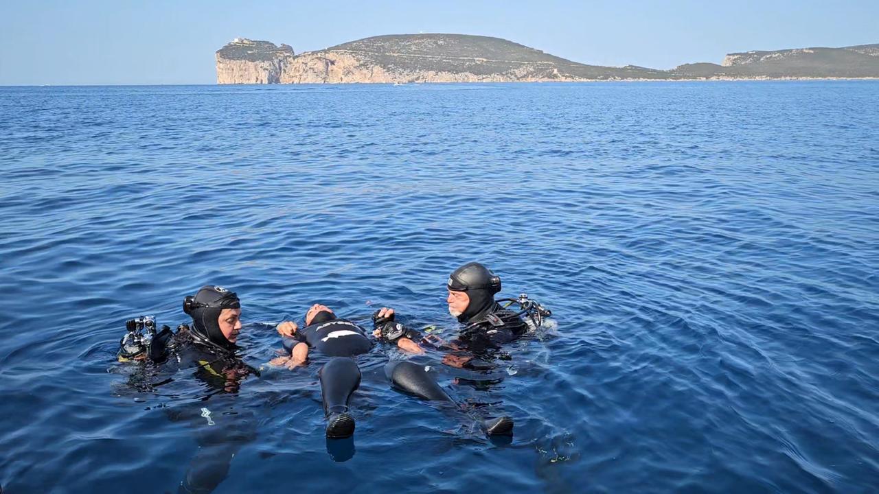Nuotare tra i fondali dove non esistono limiti e barriere