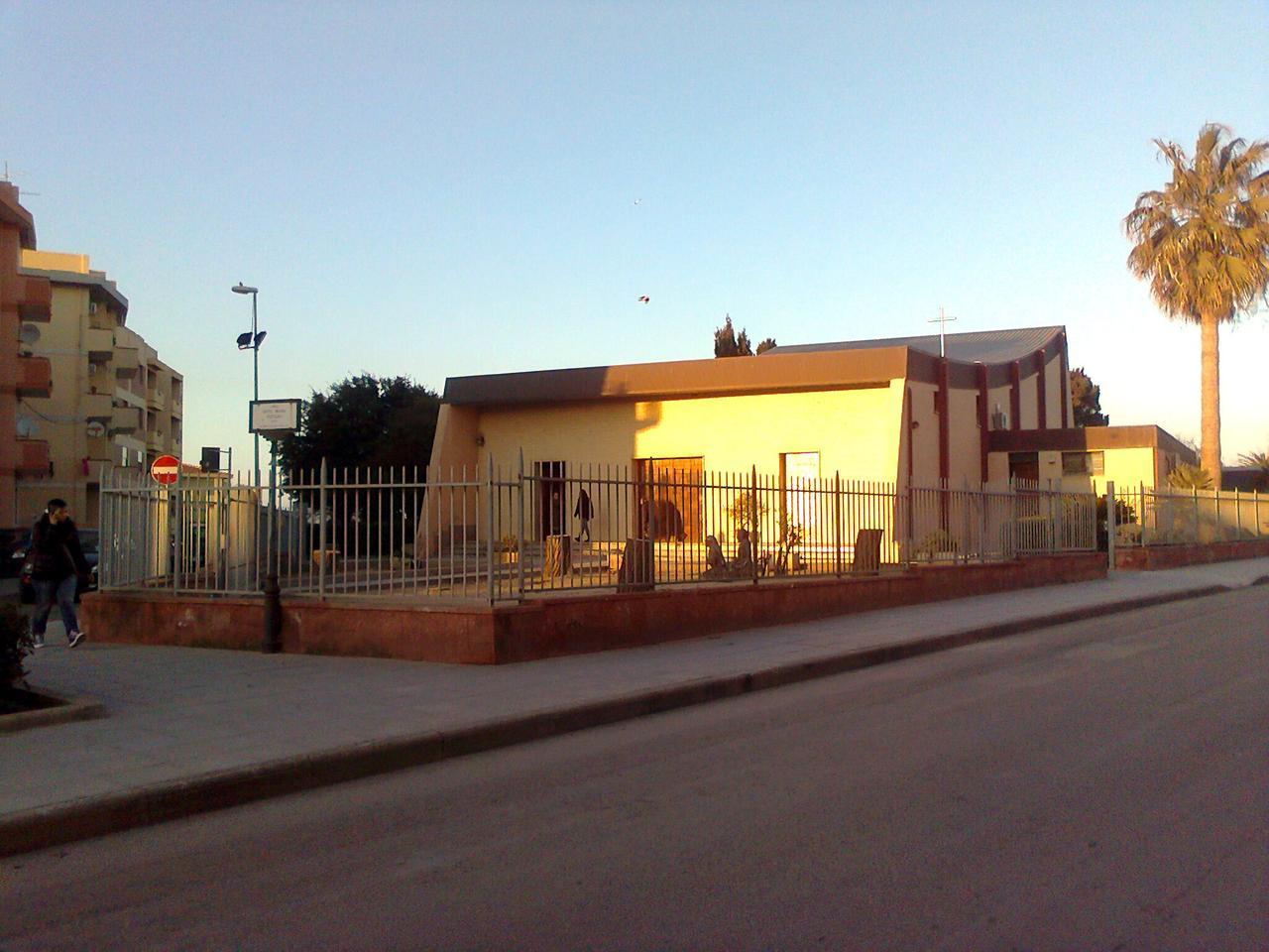 Chiesa del Cristo Risorto senza alberi