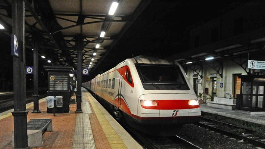 Cecina, bufera dopo lo stop alle Frecce: «Trenitalia faccia dietrofront»<br>