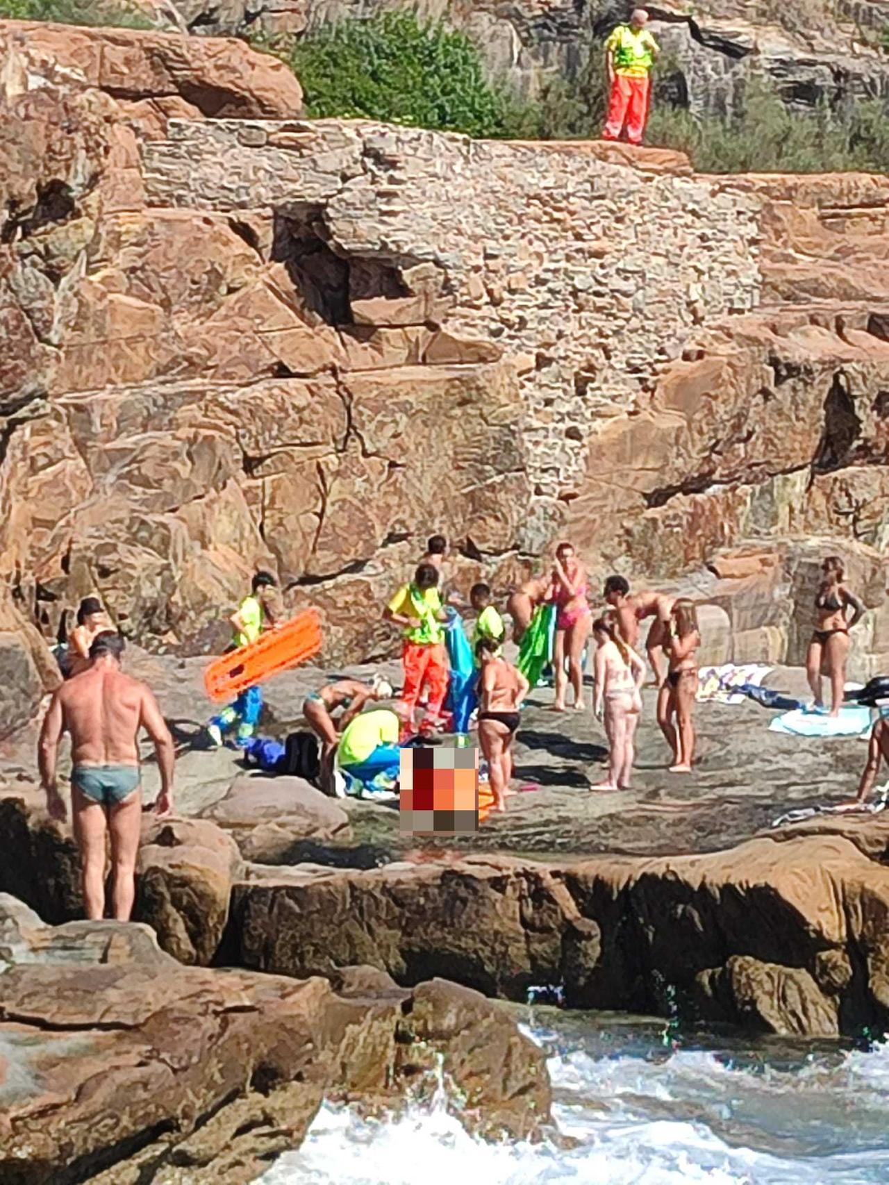 Livorno, scivola sugli scogli alle Vaschine e batte la testa: soccorso 50enne