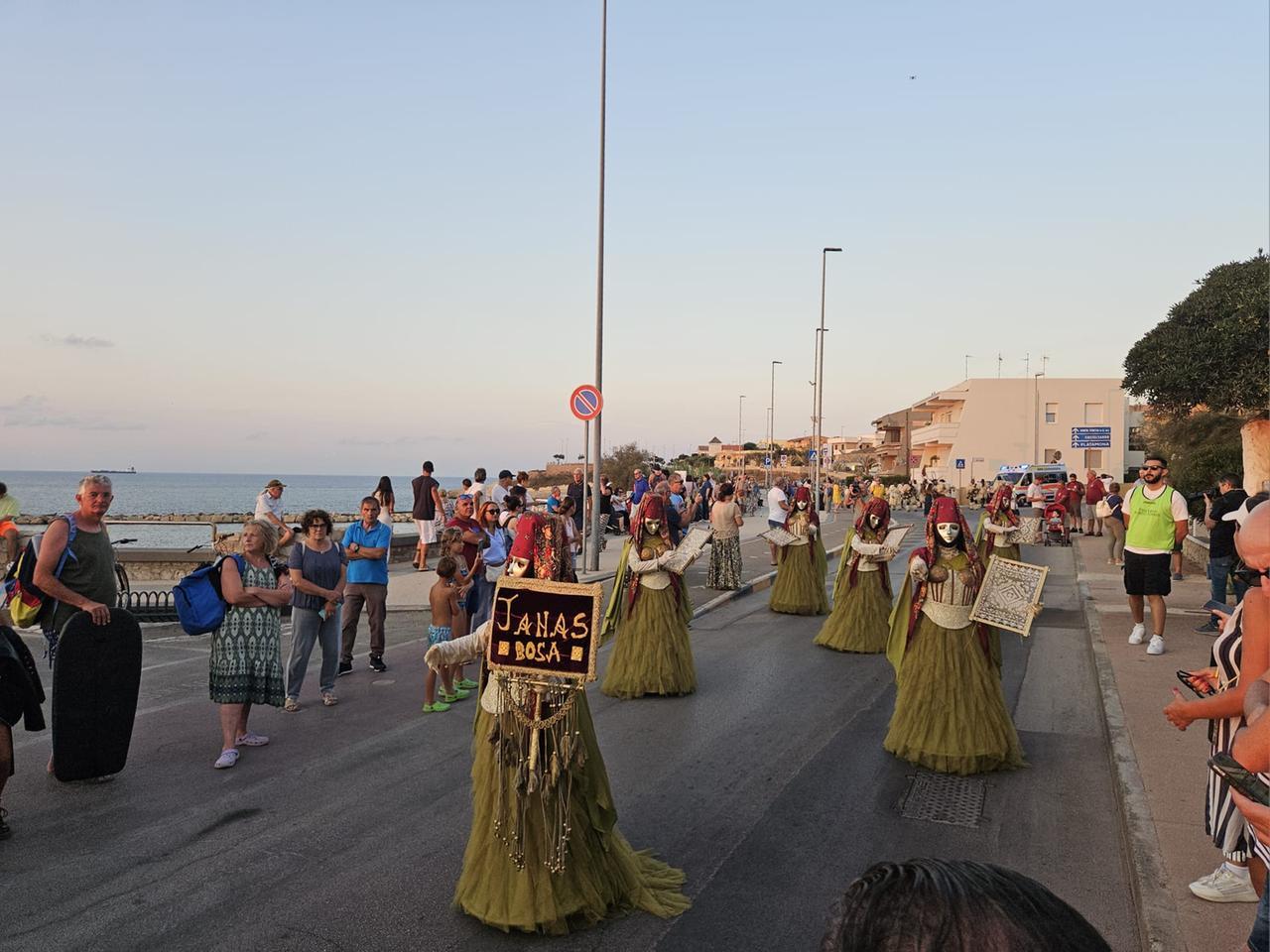 A Porto Torres sfila la bellezza delle maschere sarde