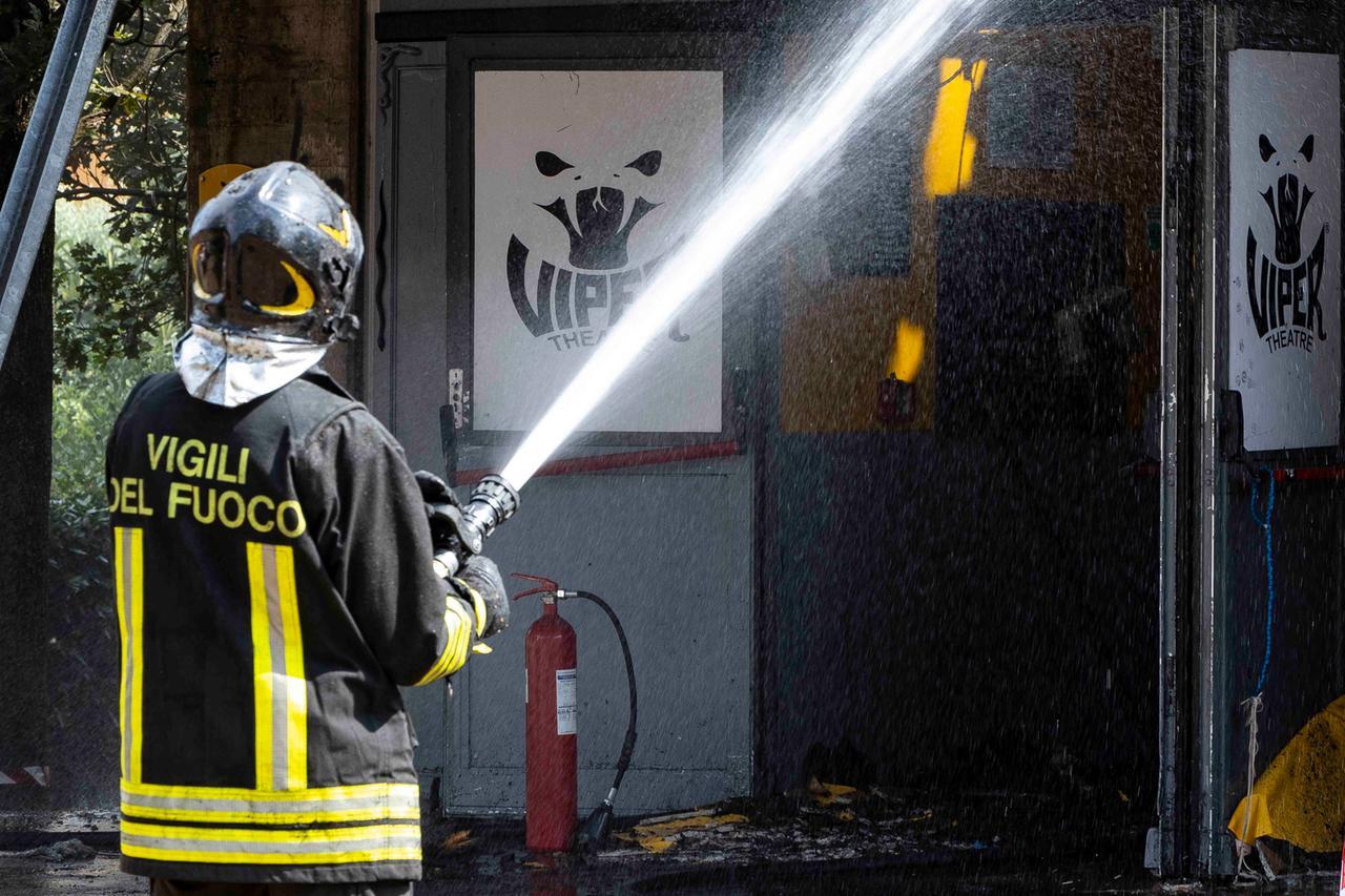 
	I vigili del fuoco in azione

