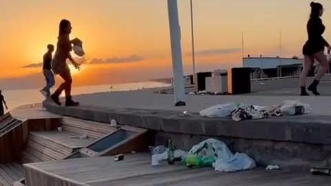 Vetro rotto e rifiuti in spiaggia: la Rotonda di Platamona diventa una discarica
