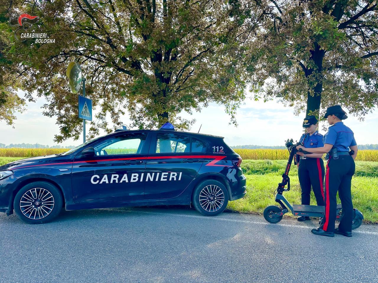 Molinella, fermati perché in due sul monopattino poi arrestati per spaccio