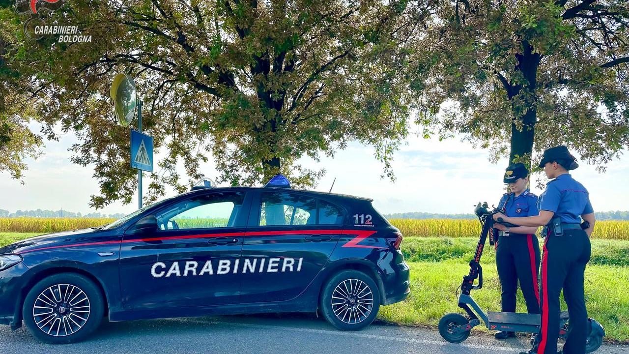 Molinella, fermati perché in due sul monopattino poi arrestati per spaccio