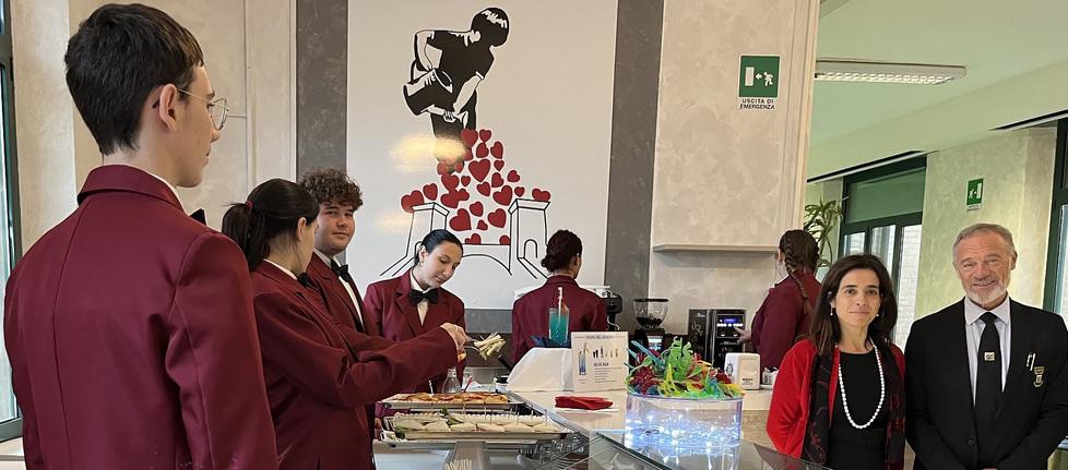 Soppressa una classe al Brindisi di Lido Estensi. L’appello: «La scuola cambi idea, si può fare»