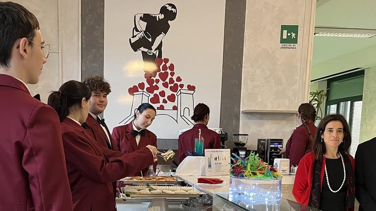 Soppressa una classe al Brindisi di Lido Estensi. L’appello: «La scuola cambi idea, si può fare»