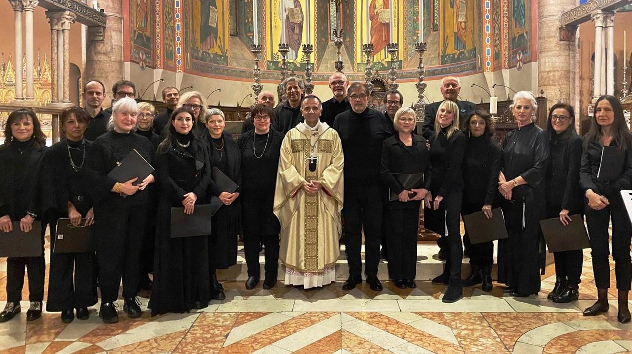La Cappella Musicale con il vescovo Castellucci