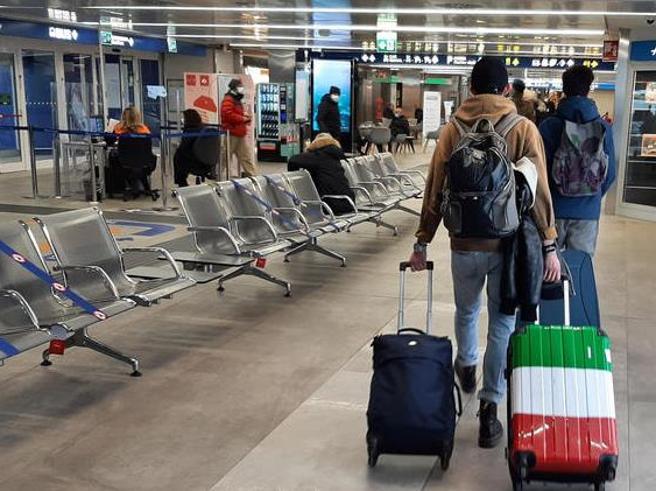 Cervelli in fuga, a Reggio Emilia partenze cresciute del 31%: ecco perché i giovani se ne vanno