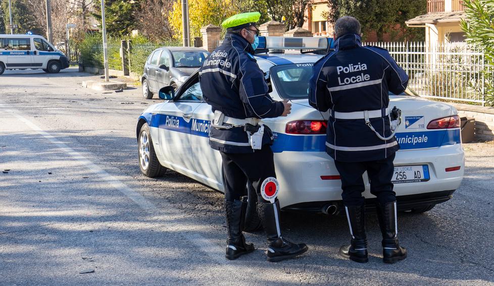 Bondeno, compie un'infrazione guidando un mezzo comunale: scatta la multa al dipendente<br>
