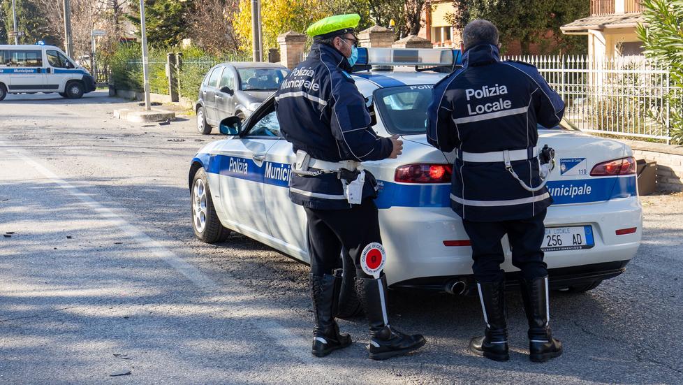 Bondeno, compie un'infrazione guidando un mezzo comunale: scatta la multa al dipendente<br>