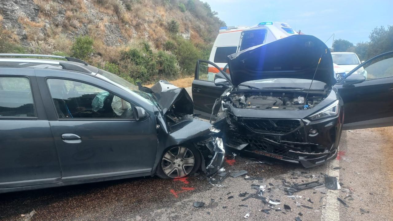 Scontro tra due auto, grave un ragazzino di 14 anni