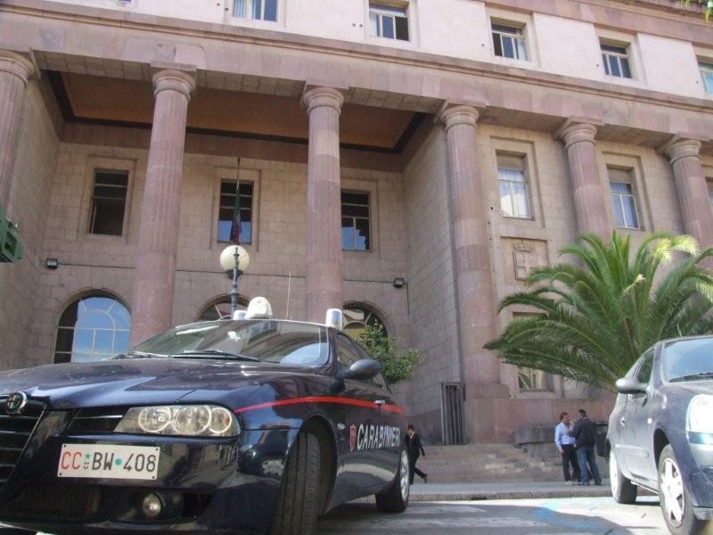Sette chili di marijuana nel garage, arrestato un 28enne