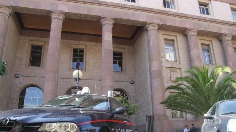 Sette chili di marijuana nel garage, arrestato un 28enne