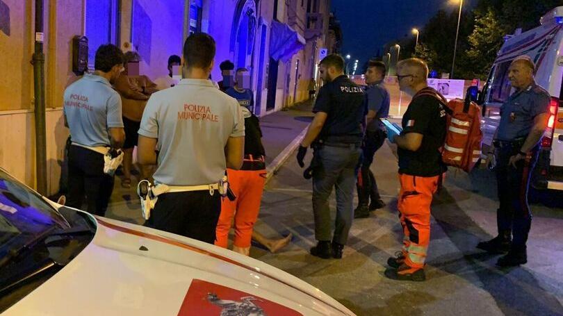 Le forze dell'ordine sul luogo dell'aggressione