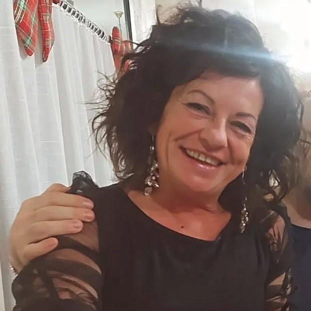 Trovata morta in casa a 48 anni: ora ci sono due indagati