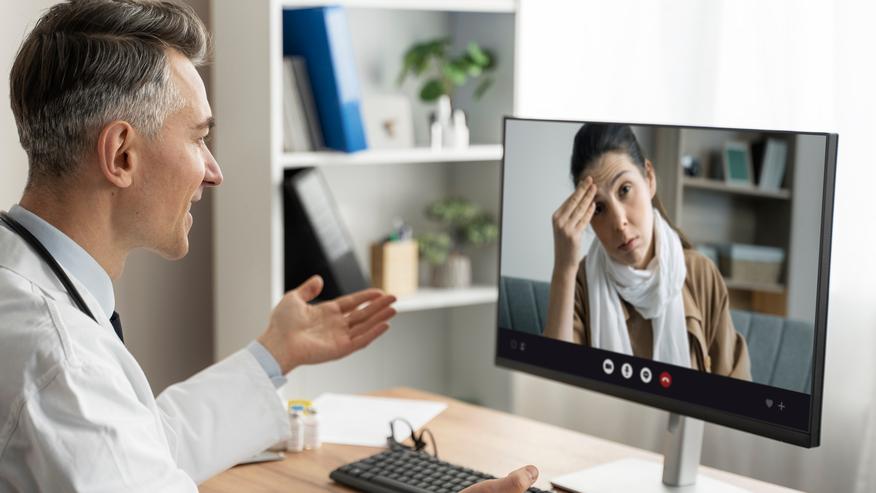 Una seduta di telemedicina (foto Freepik)