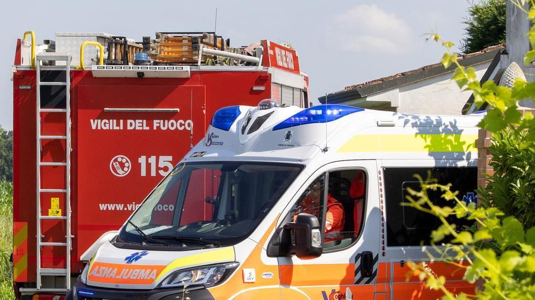 Monticelli, auto fuori strada: donna in gravidanza portata all’ospedale