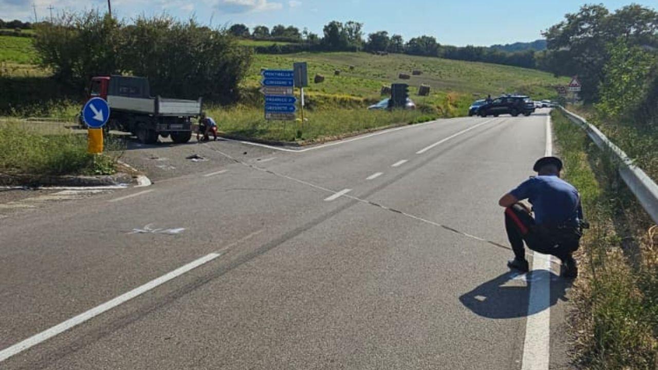 I rilievi dei carabinieri sul luogo dell'incidente