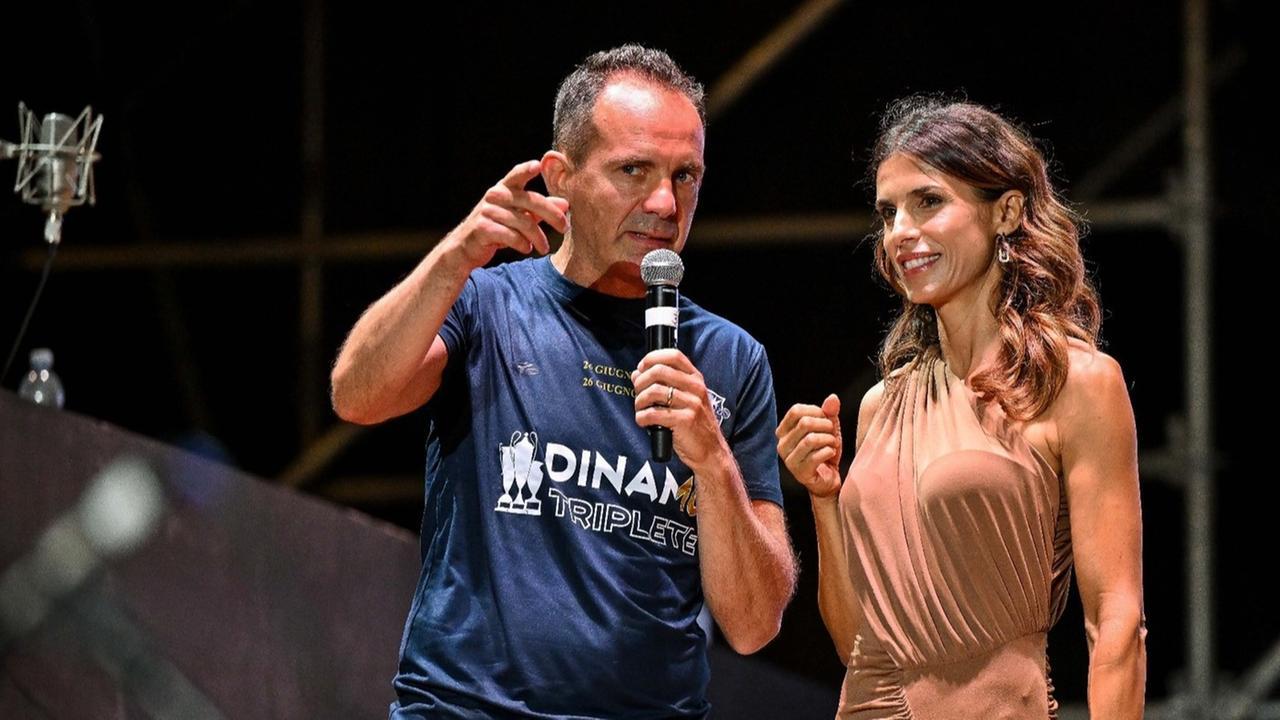 <strong>Paolo Citrini </strong>durante la festa del Triplete con <strong>Elisabetta Canalis</strong>