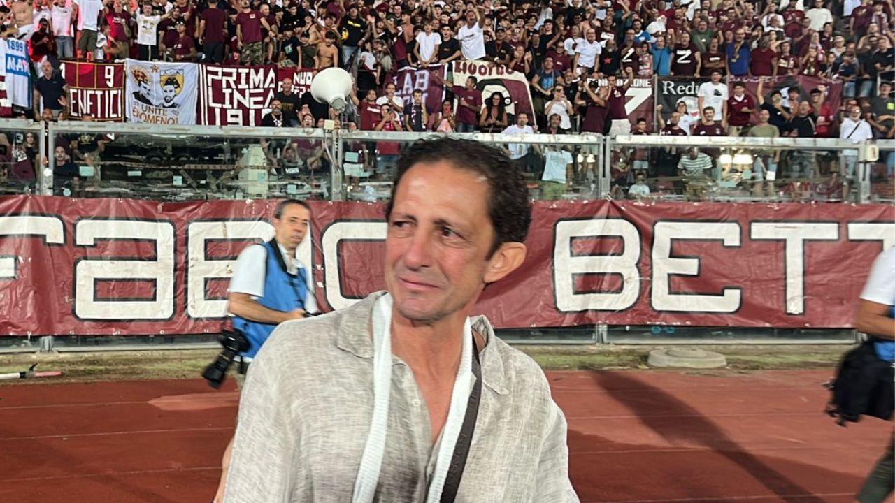 Igor Protti in lacrime sotto la curva (foto Stick)