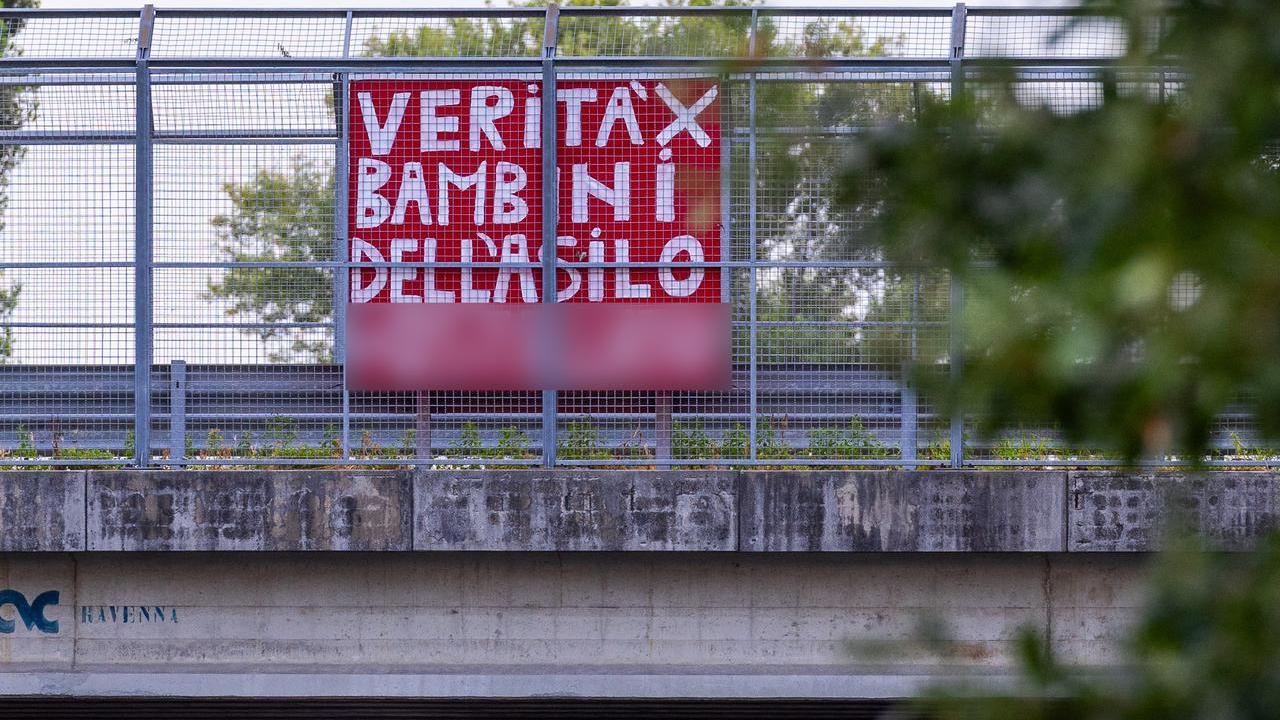 Abusi all’asilo, la scuola risponde: «Maestre qualificate e alunni controllati»