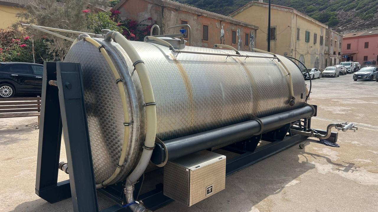 L’Argentiera cinque giorni senz’acqua: turisti in fuga dalle case