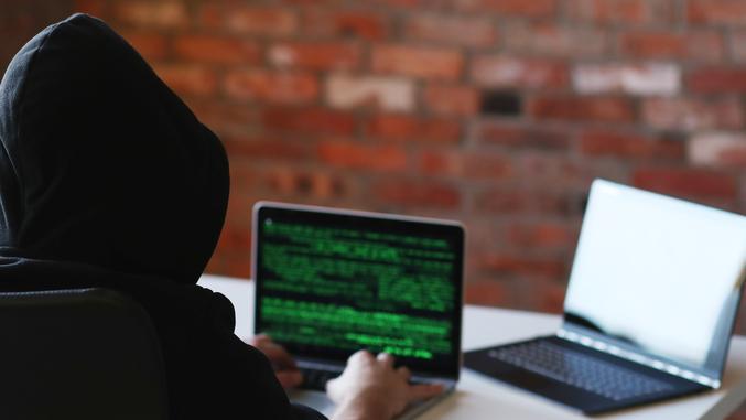 Le loro foto su un sito porno, choc di decine di modenesi: «Non sapevamo nulla, raccapricciante»