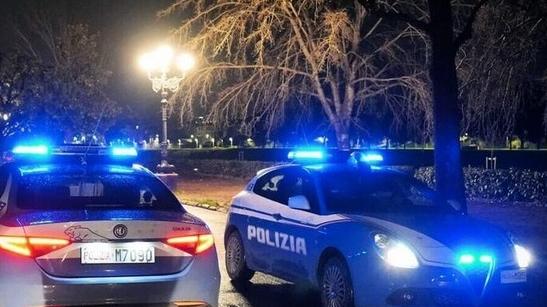 Due volanti della polizia di Stato (foto d'archivio)