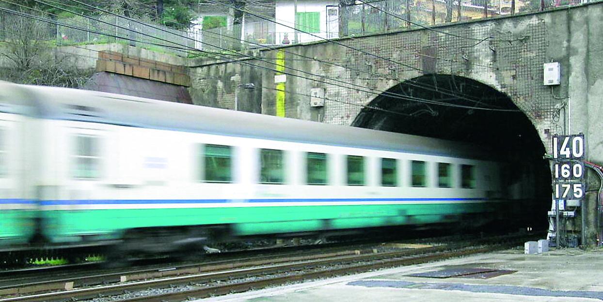 Stop ai treni tra Prato e Bologna: la Valbisenzio chiede aiuto a Giani