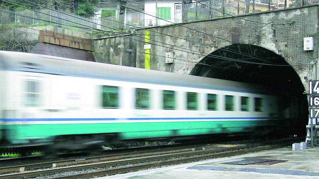 Stop ai treni tra Prato e Bologna: la Valbisenzio chiede aiuto a Giani