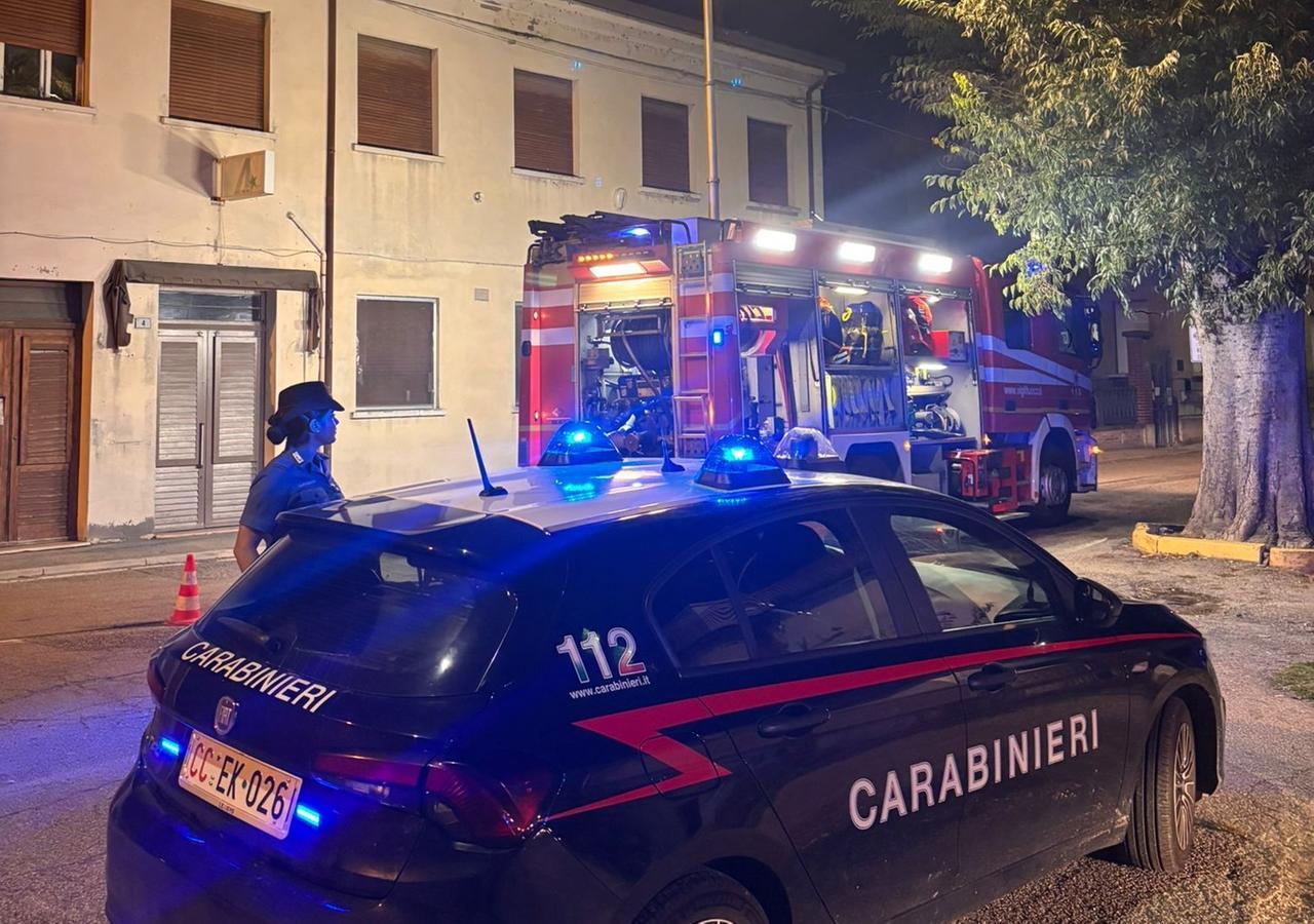 Tre garage in fiamme. Incendio a Gambulaga nella notte