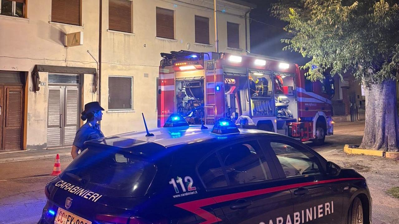 Tre garage in fiamme. Incendio a Gambulaga nella notte