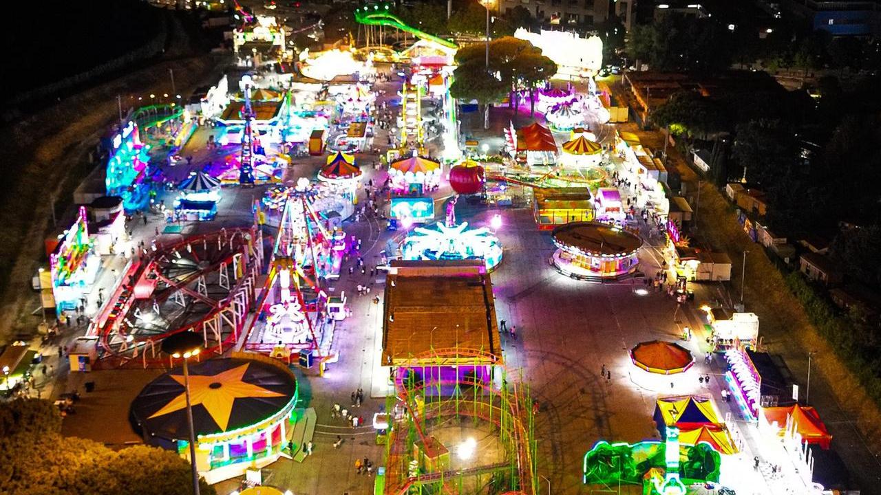 Il luna park di viale Marconi (foto Christian Bernardinelli)