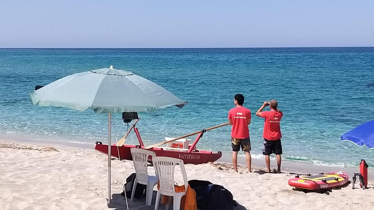 Chiuso stabilimento balneare nel Sassarese: quattro bagnini lavoravano in nero