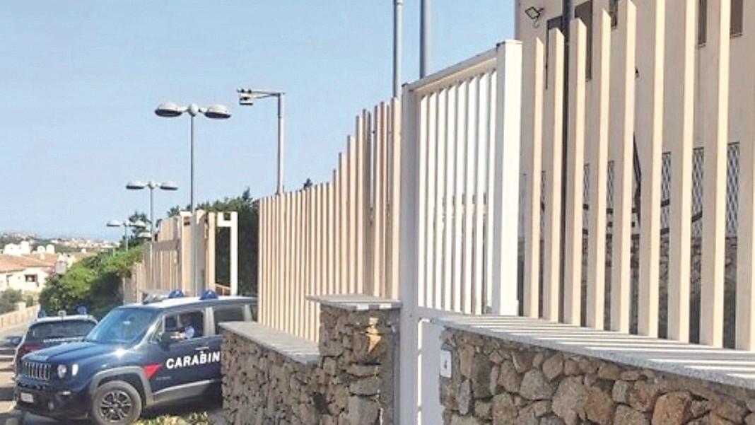 Strappano il Rolex dal polso di una turista: due persone in carcere