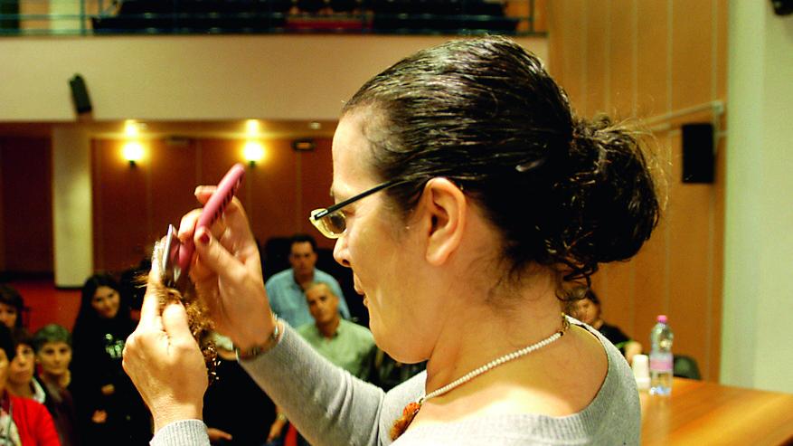 Assegno vitalizio a Chiara Vigo, maestra del bisso che regala la sua arte al mondo