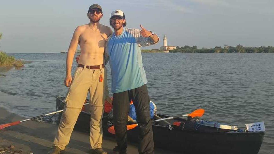 Due super amici e una canoa: «Un viaggio sul Po e in noi stessi»