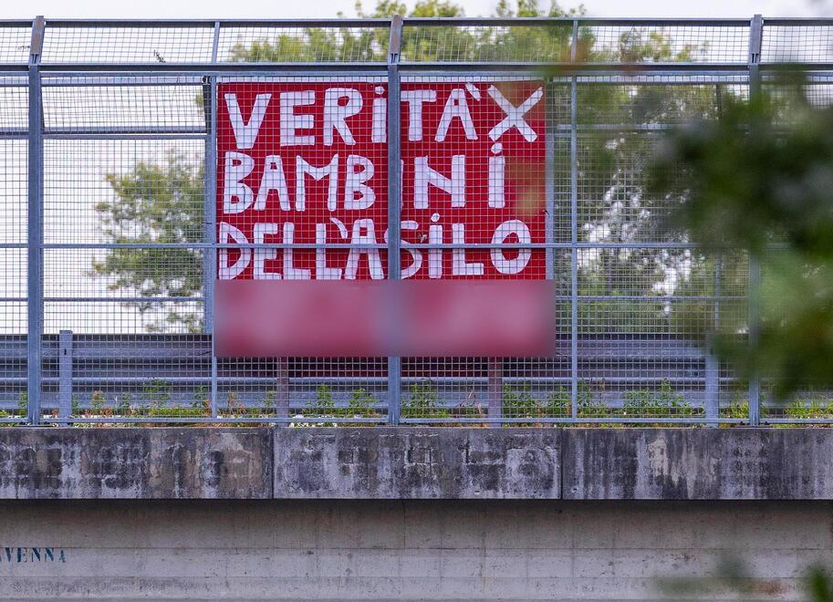 Abusi nell’asilo del Ferrarese, il Comune vicino ai bambini per superarli