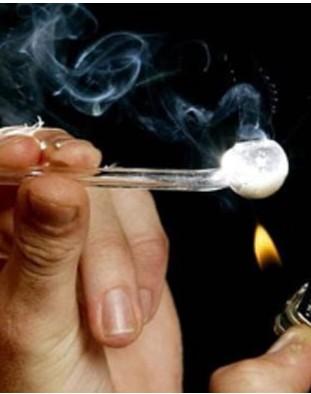 Il Comune di Bologna distribuisce gratis pipe per il crack: ecco perché
