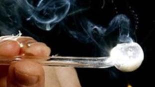 Il Comune di Bologna distribuisce gratis pipe per il crack: ecco perché