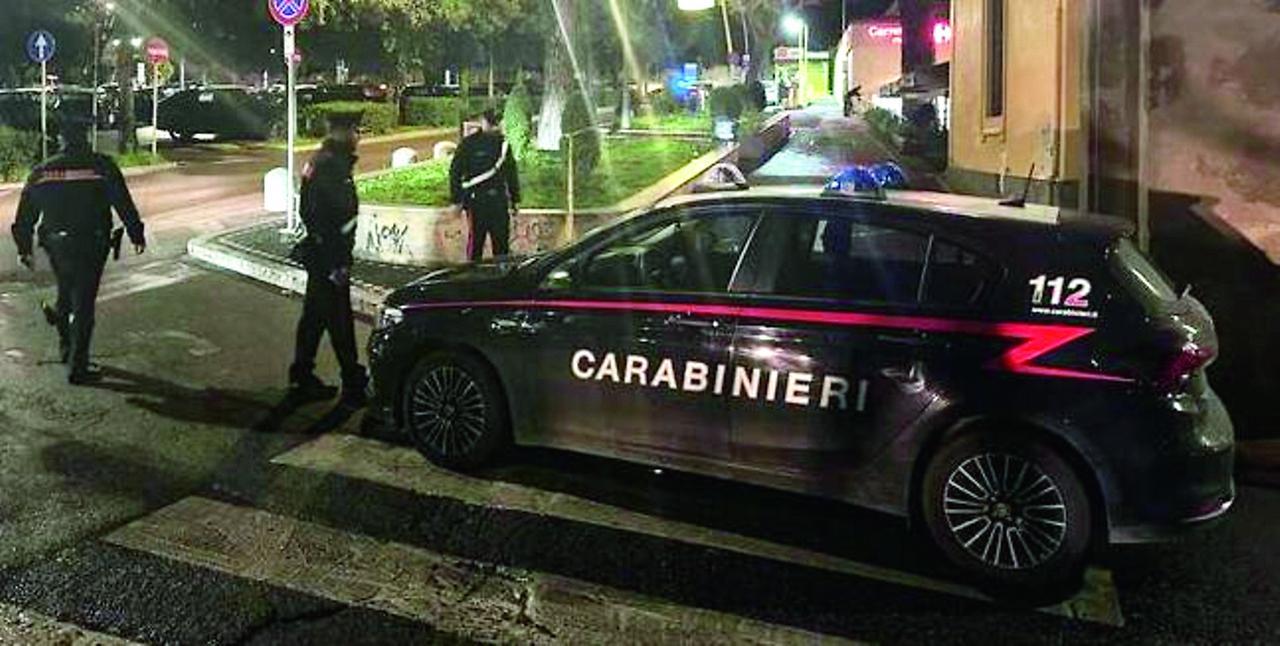 
	Una pattuglia dei carabinieri (foto d'archivio)

