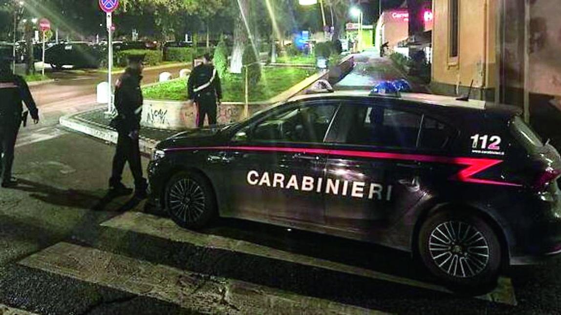 Una pattuglia dei carabinieri (foto d'archivio)