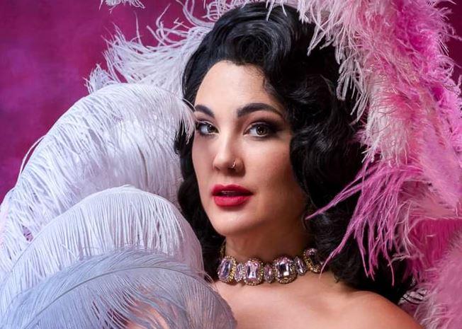 Foto rubate, l’interprete ferrarese di burlesque: «Maschilismo e testosterone imperano»