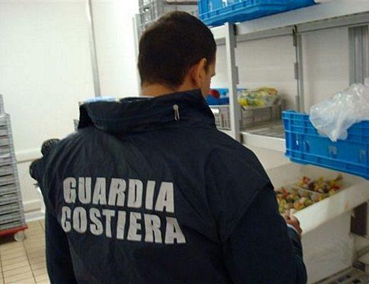 Oristano, sequestrati quasi 200 chili di pesce in due ristoranti: multe per i titolari